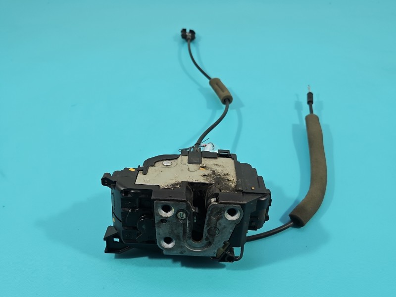 Zamek przód prawy Renault Master III 10-24 EUROPA uszkodzona linka