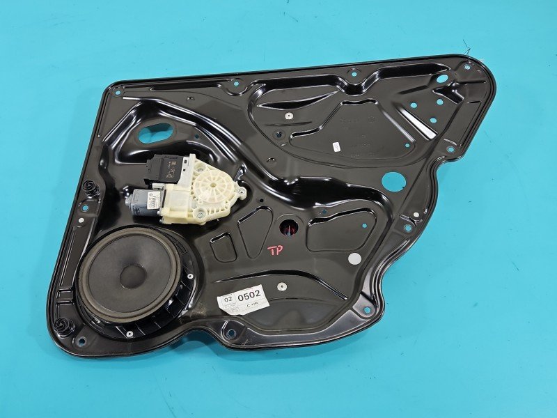 Podnośnik tył prawy Vw Passat B7 3AA959704A, 3AA959794 sedan Podnośnik tył prawy Vw Passat B7 3AA959704A, 3AA959794 sedan