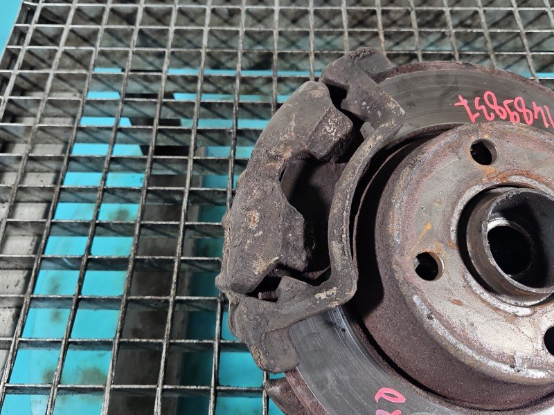 Zacisk przód prawy Audi 80 B4 2.0 JEDN Zacisk przód prawy Audi 80 B4 2.0 JEDN