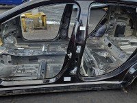 Próg lewy SŁUPEK ŚRODKOWY B Infiniti Q30 HB 5d czarny GAC