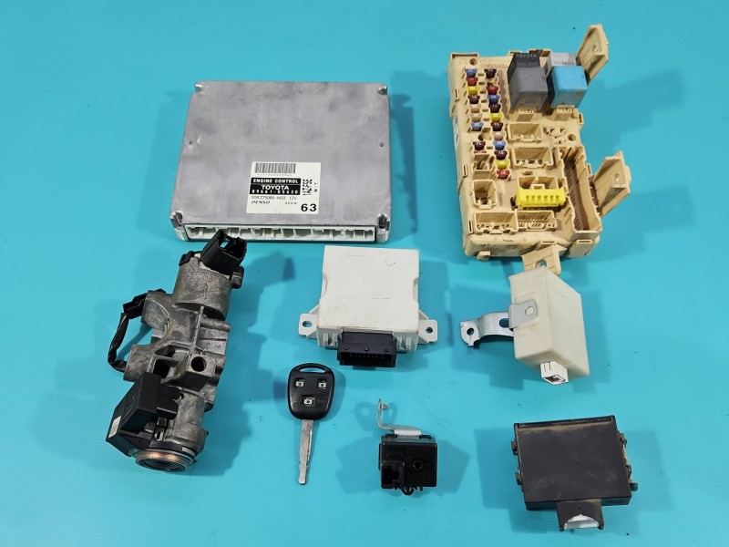 Komputer Sterownik silnika 89661-05630, 82641-CA010-F Toyota Avensis II T25 2.0 vvti