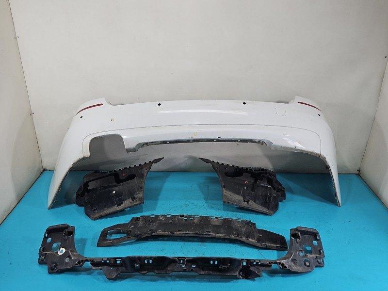 Zderzak tył Bmw f10 f11 biały 300 kombi Zderzak tył Bmw f10 f11 biały 300 kombi