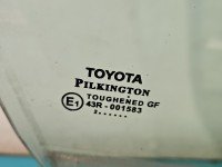 Szyba drzwi przód prawa Toyota Yaris III HB