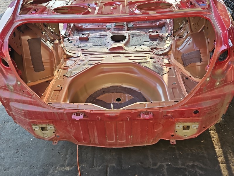 Pas tylny podłoga wanna bagażnika Toyota Corolla E16 E18 13- sedan