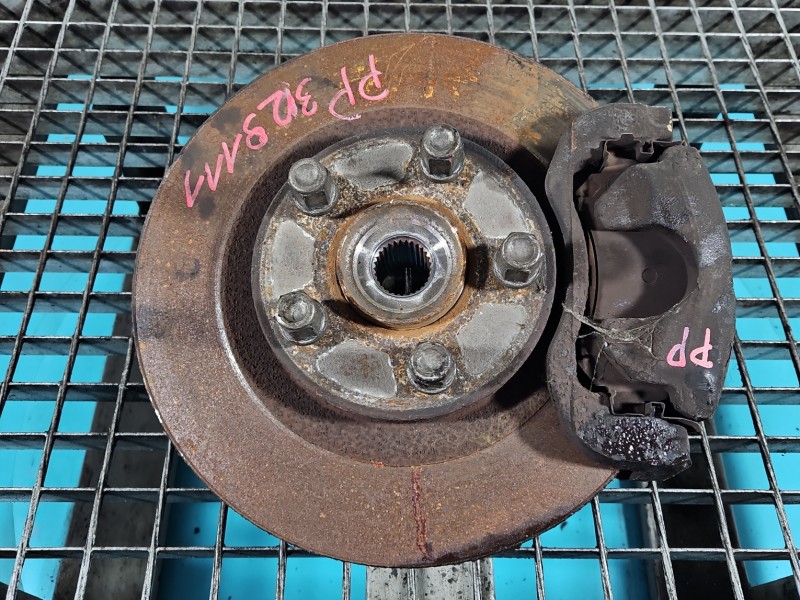 Zwrotnica prawa piasta przód 1.6 16V HR16DE Nissan Qashqai I J10 06-13