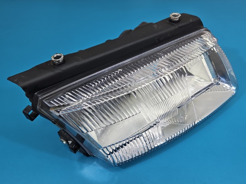 Reflektor prawy lampa przód Vw Passat B5 EUROPA