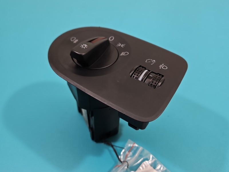 Przełącznik włącznik świateł Seat Ibiza IV 6J 6J1941531H