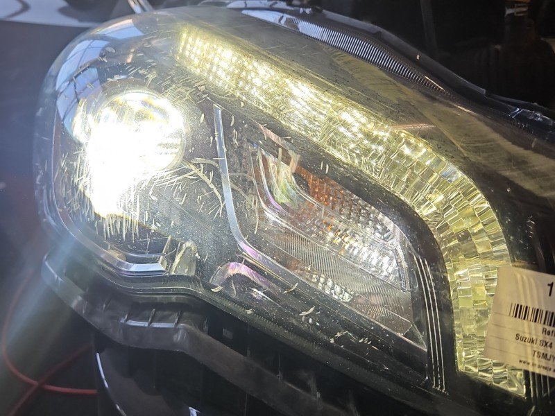 Reflektor prawy lampa przód Suzuki Sx4 S-Cross 13-21 EUROPA