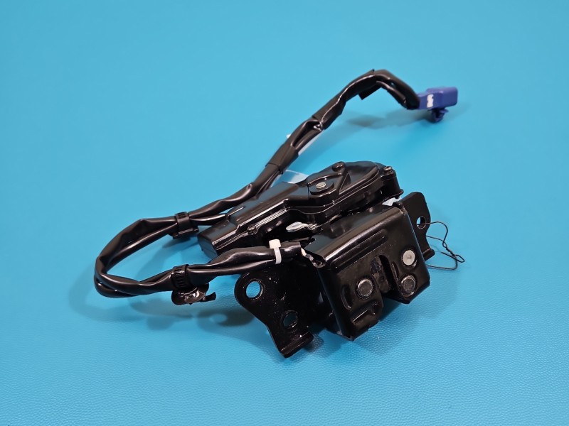 Zamek klapy tył LEXUS CT 10-22 HB Producent części: Lexus, 4pin.