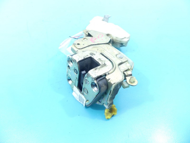 Zamek przód prawy Nissan Terrano II EUROPA Europejska, 4 pin 8055291L66