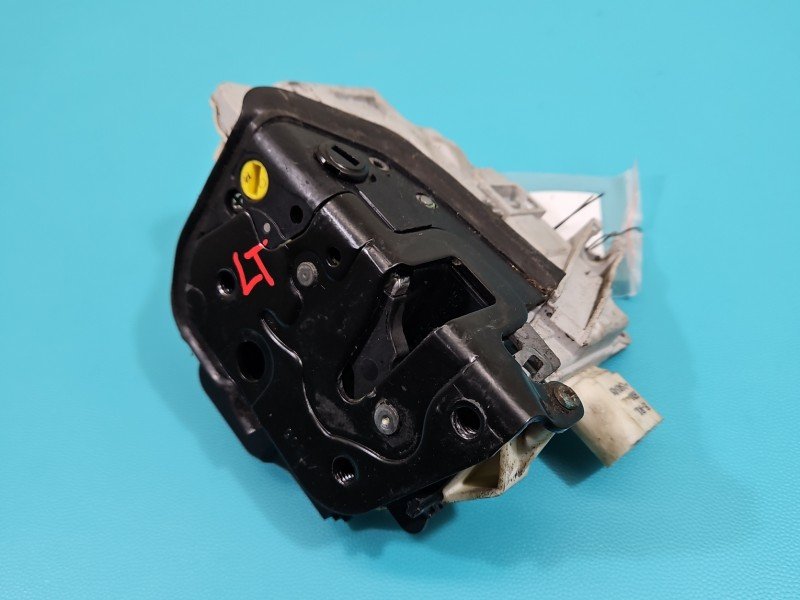 Zamek tył lewy 8E0839015AA Audi A4 B7