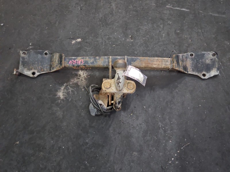 Hak holowniczy BMW E87