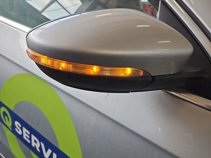 Lusterko prawe Vw Passat B7 elektryczny, Europejska, Kod lakieru: LA7W, 7 pin europa
