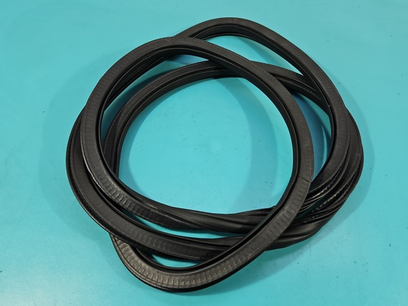 Uszczelka drzwi przód lewa Cupra Formentor