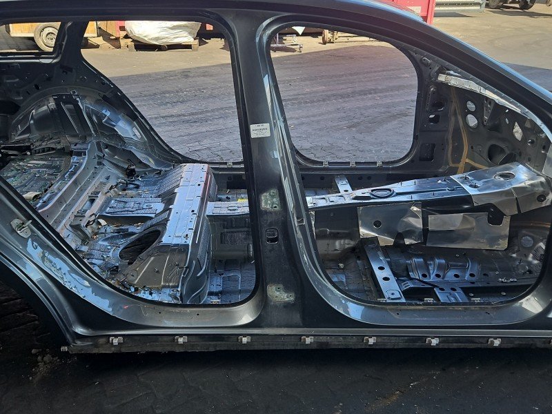 Próg prawy SŁUPEK ŚRODKOWY B Mercedes W213 kombi 5d szary 992 Próg prawy SŁUPEK ŚRODKOWY B Mercedes W213 kombi 5d szary 992