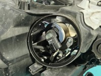 Reflektor prawy lampa przód Toyota Avensis III T27 EUROPA