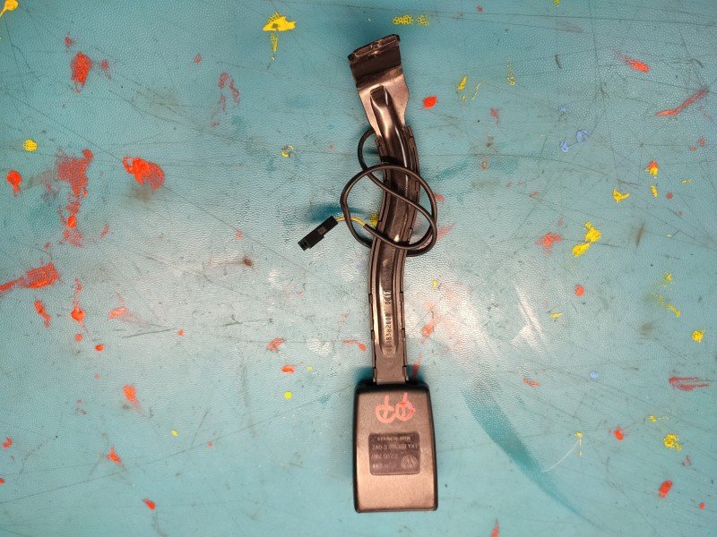 Pas bezpieczeństwa przód prawy pasażera Vw Jetta V 1K4857756C