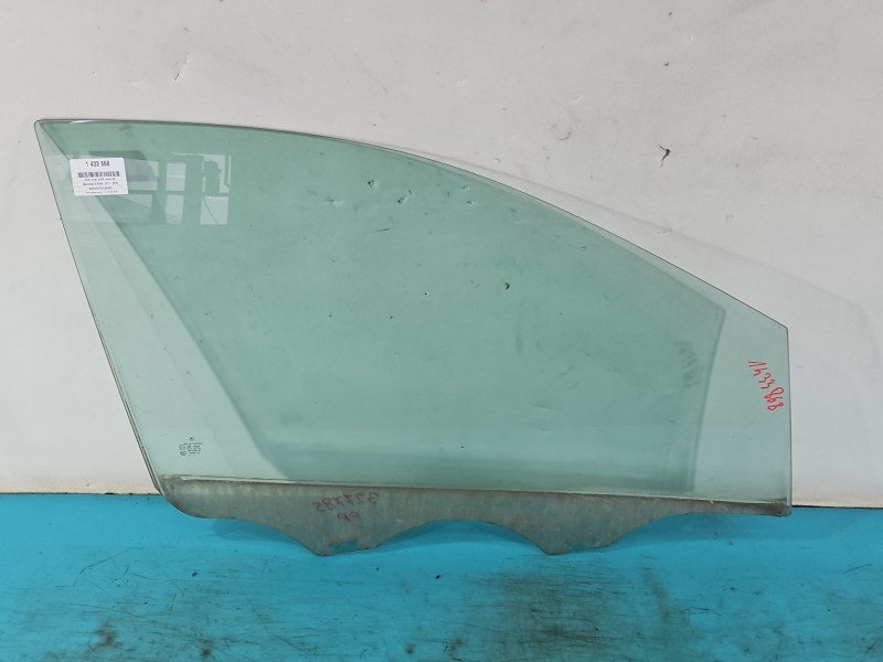 Szyba drzwi przód prawa Mercedes W246 HB