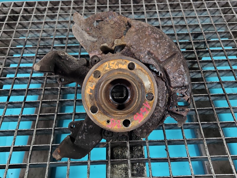 Zwrotnica lewa piasta przód 1.4 16V (Cggb) Vw Polo V 6R 09-