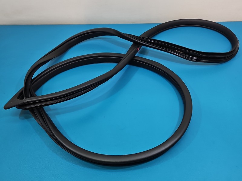 Uszczelka drzwi przód lewa Kia Niro I 16-22