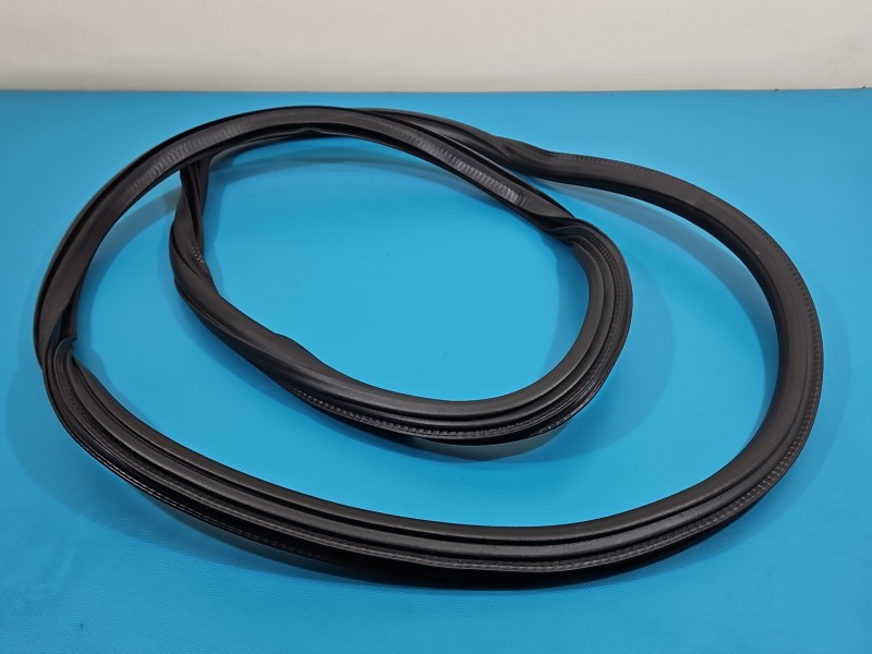 Uszczelka drzwi tył prawa Audi A4 B9