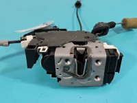 Zamek przód prawy Mercedes W204 EUROPA 4piny A2047200635