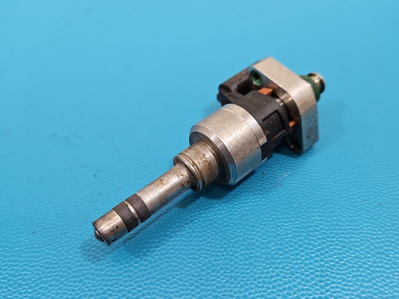 Wtryskiwacz benzyna 55577403 Opel Astra V K 1.4 T 125KM