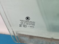 Szyba drzwi przód prawa pasażera Skoda Octavia IV 2021R HB