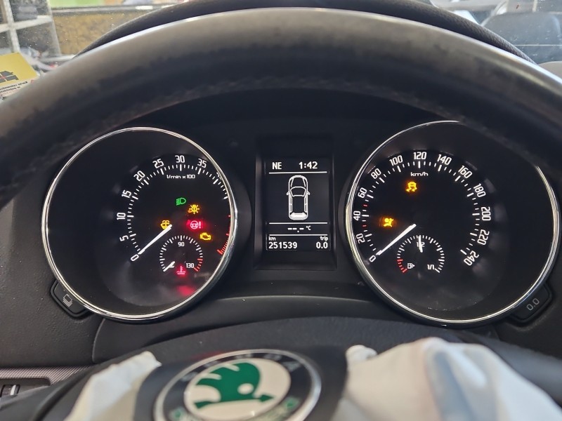 Licznik Skoda Yeti 2.0d CFJ 5L0920840K EUROPA