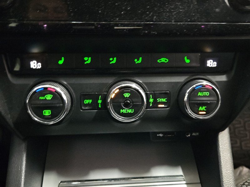 Konsola panel nawiewu Skoda Octavia III 5E0907044AG