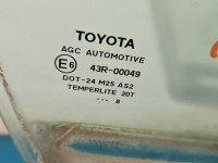 Szyba drzwi przód prawa Toyota Auris II HB
