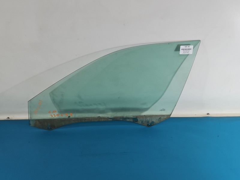 Szyba drzwi przód lewa Audi A3 8L HB