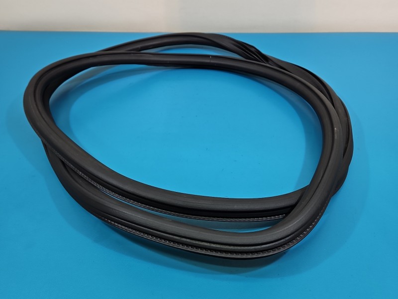 Uszczelka drzwi tył lewa Audi A4 B9