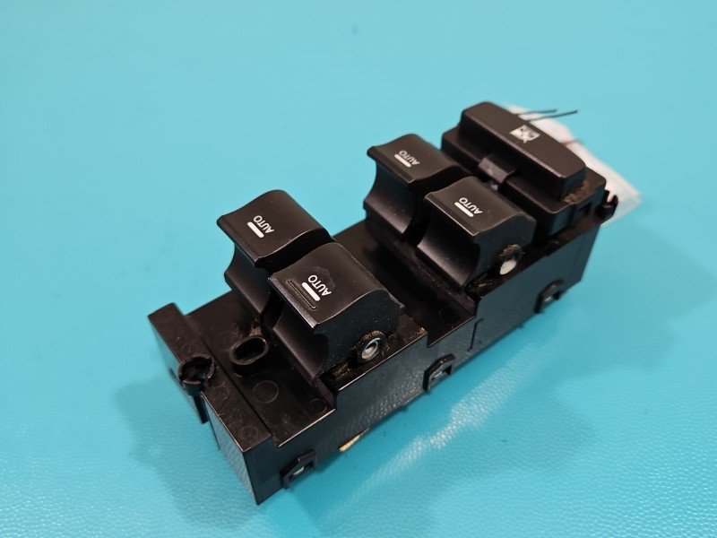 Przełącznik szyb Hyundai I40 93570-3Z000 EU Przełącznik szyb Hyundai I40 93570-3Z000 EU