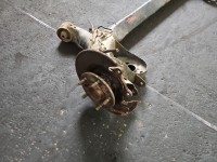Tylna belka oś tył Toyota Auris I 1.3 16V