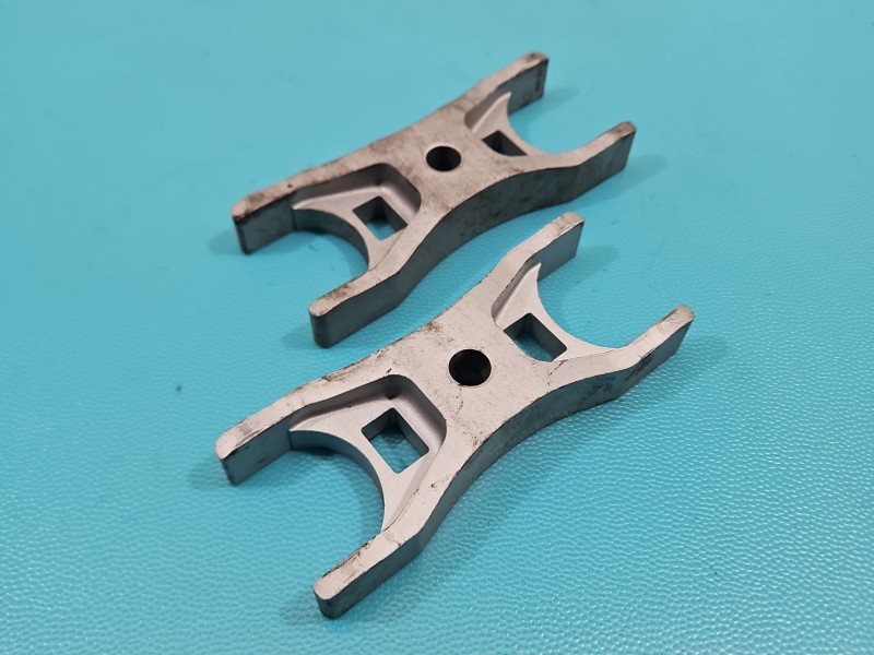 Mocowanie uchwyt AUDI Q5 08-