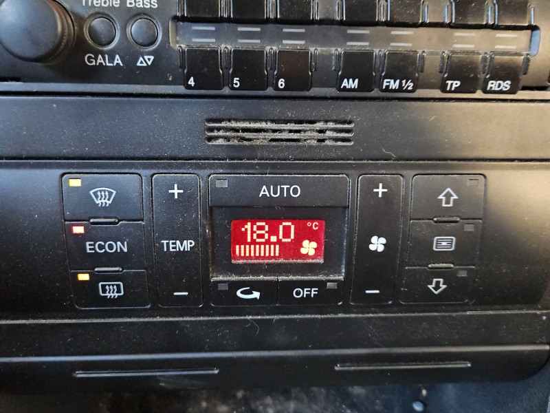 Konsola panel nawiewu Audi A4 B5 8D0820043M