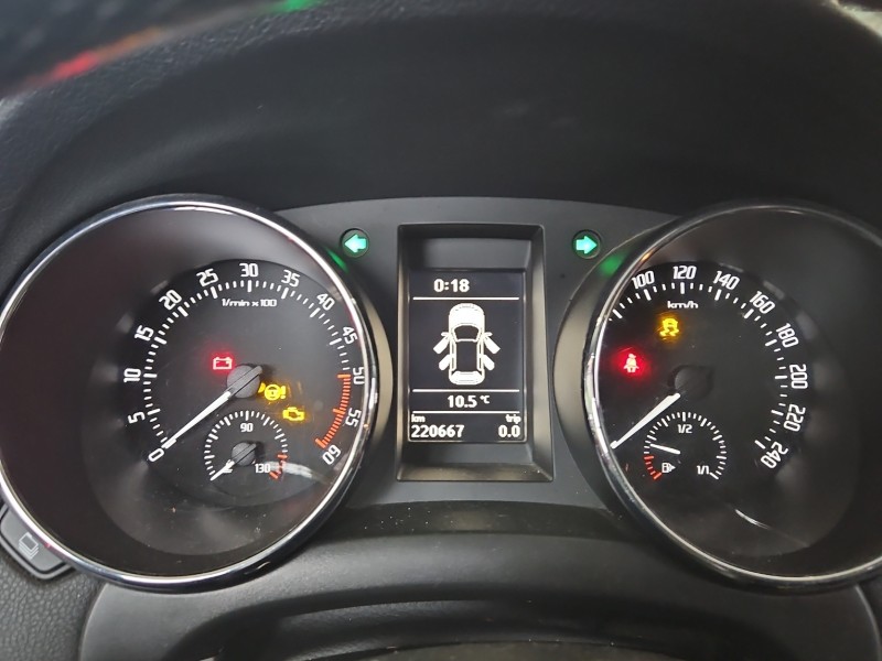 Licznik Skoda Yeti 5L0920840K 2.0 tdi EUROPA