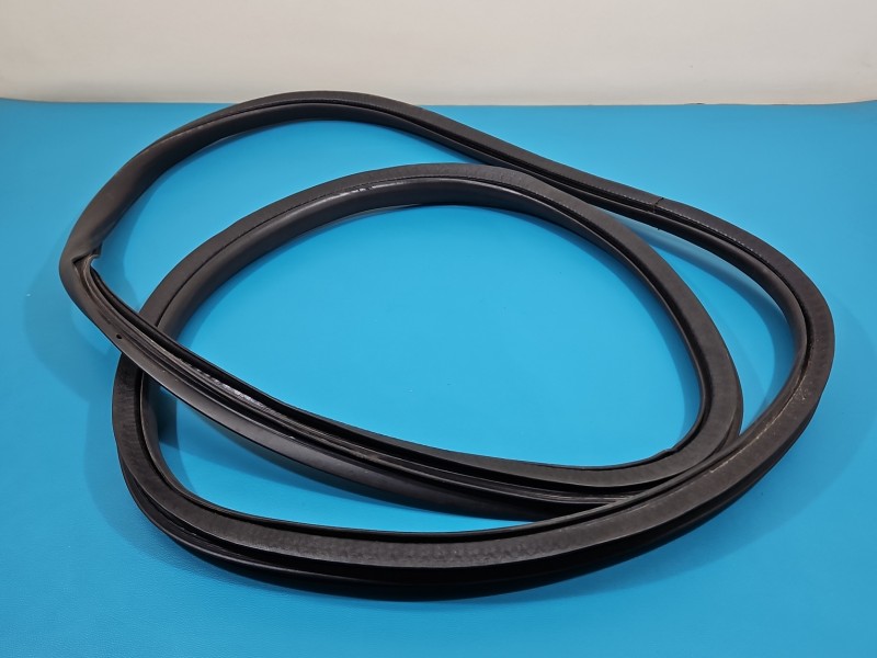 Uszczelka drzwi przód lewa Volvo V40 II 12-