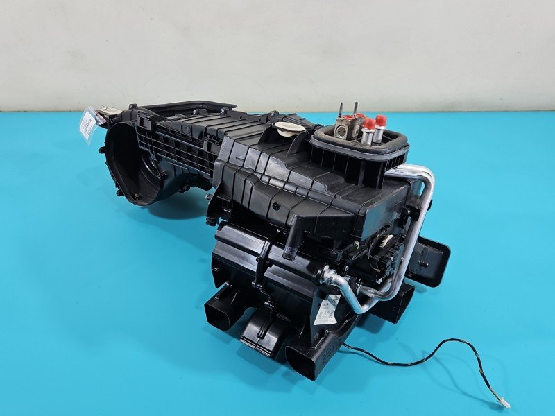 Nagrzewnica Infiniti Q30 A2468305401 Nagrzewnica Infiniti Q30 A2468305401