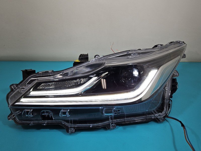 Reflektor lewy lampa przód Toyota Corolla E21 19- EUROPA