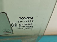 Szyba drzwi przód lewa Toyota Yaris II HB