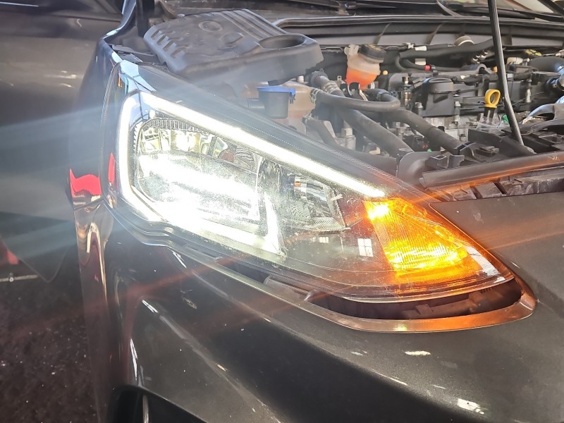 Reflektor prawy lampa przód Ford Focus Mk4 EUROPA