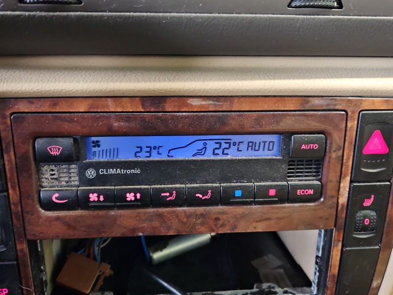 Konsola panel nawiewu Vw Passat B5 3B1907044K