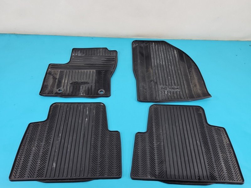 Dywaniki komplet Ford Kuga Mk1 08-13 Dywaniki komplet Ford Kuga Mk1 08-13