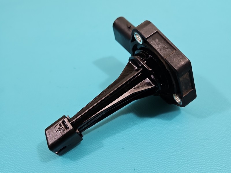 Czujnik poziomu oleju Hyundai Ix35 09-13 21590-2A100 2.0 crdi (D4ha)