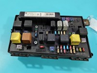 Skrzynka bezpieczników Opel Zafira B 13206754