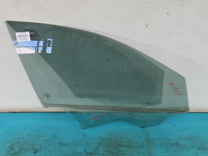Szyba drzwi przód prawa Mercedes W205 sedan