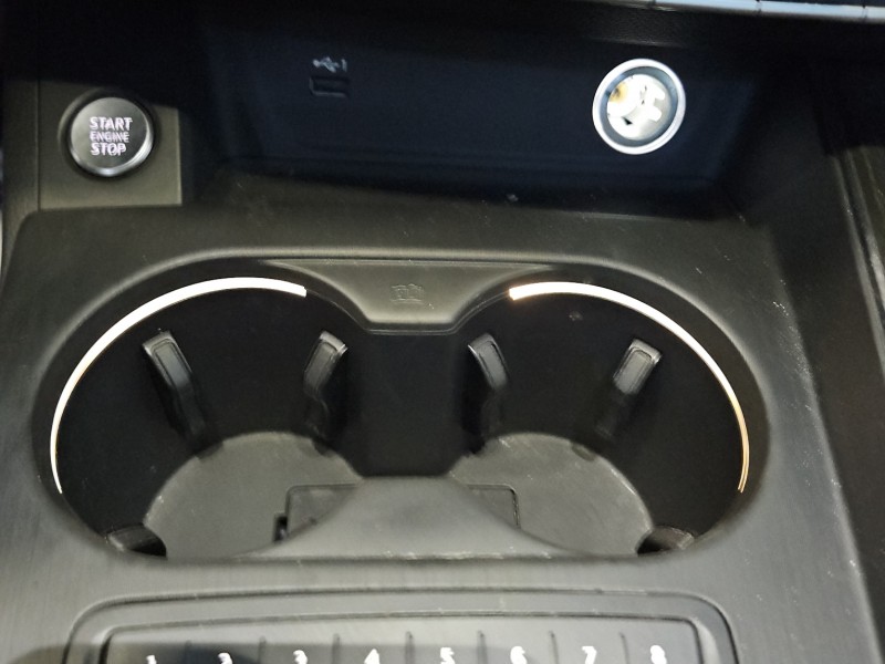 Uchwyt na napoje kubek CUP HOLDER Audi A4 B9 8W0862533A