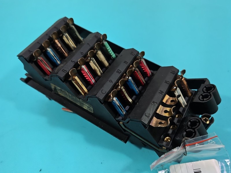 Skrzynka bezpieczników Mercedes 124